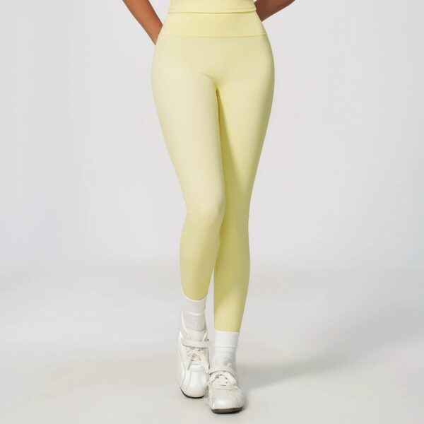 c08-2-1.jpg High-Waisted Scrunch-Bum Quick-Dry Yoga Leggings – Seamless Tummy Control (OEM / Wholesale)